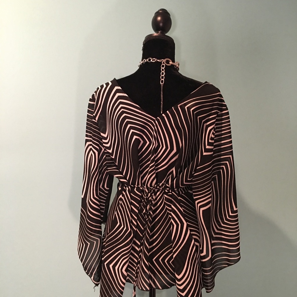 Caren Sport Black print blouse. - Picture 3 of 3
